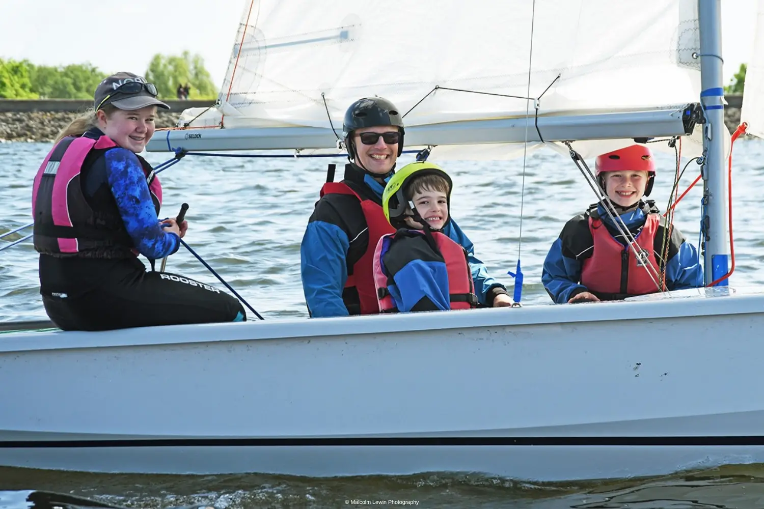 A family enjoy a dinghy taster session
